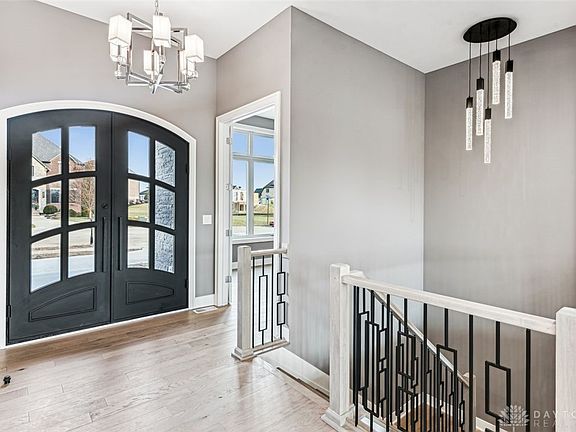 2nd image of 5989 Capeview Pl