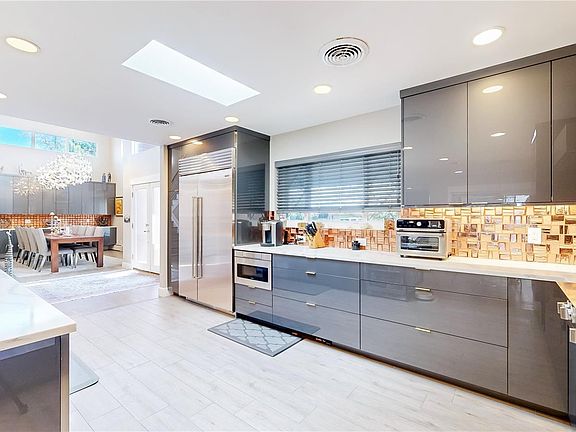 4th image of 463 Locust Street