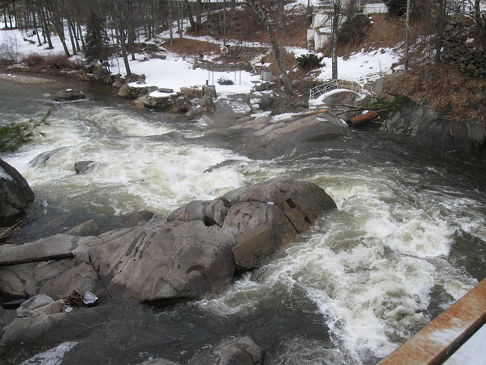 2nd image of 28 E Side Rd