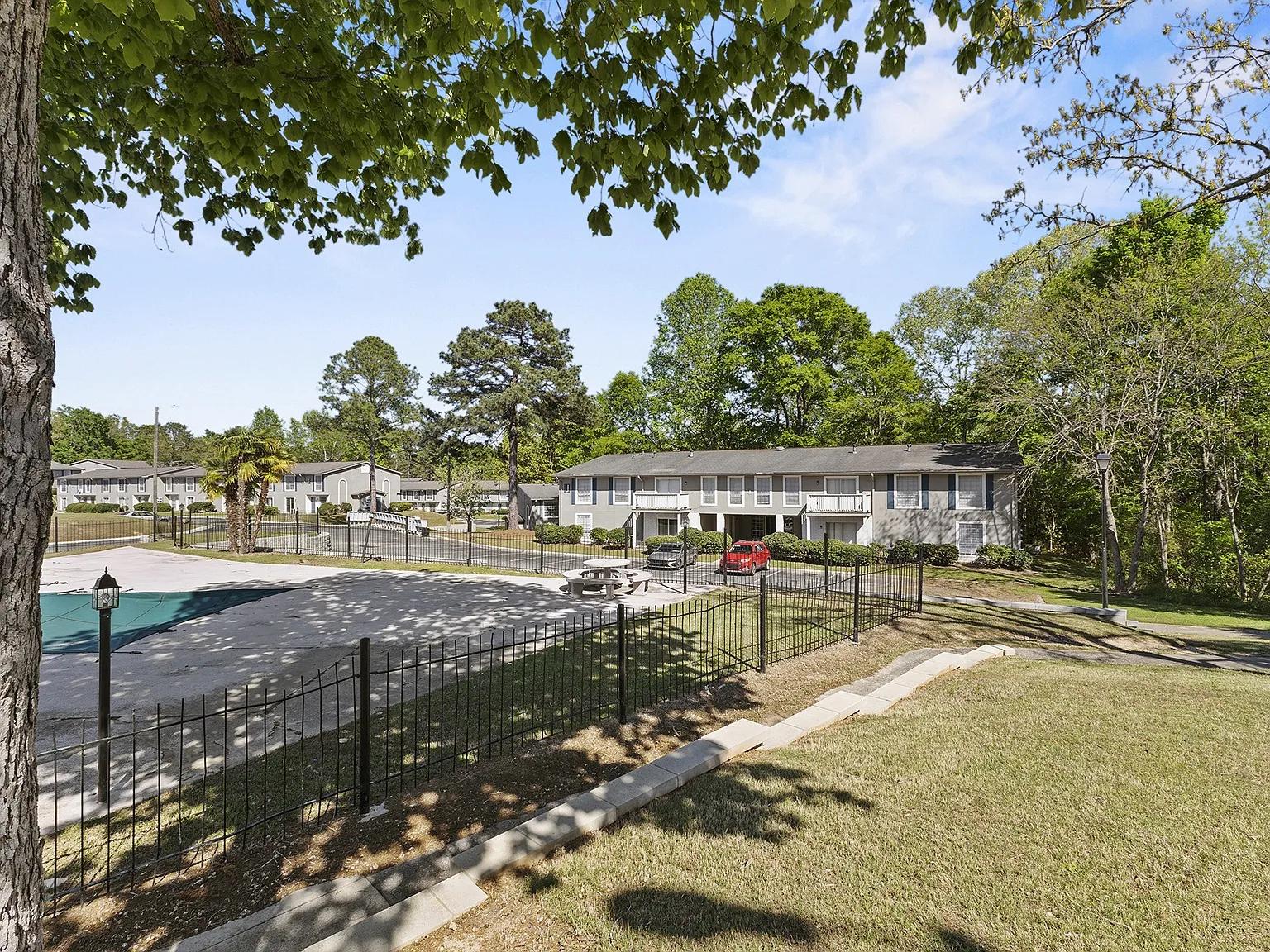 Grey Parc of Macon — Photo 2