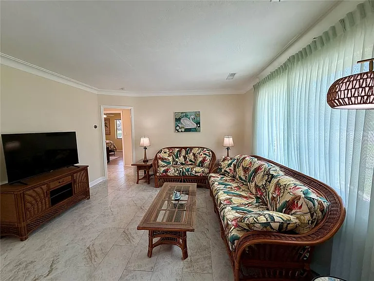 1109 S Betty Ln — Photo 5