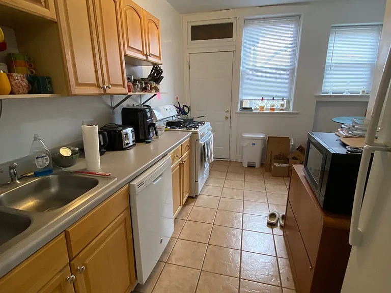 6742 N Lakewood Ave #3 — Photo 4