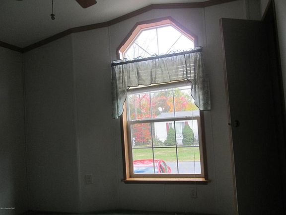 2nd image of 118 Deer Park Dr