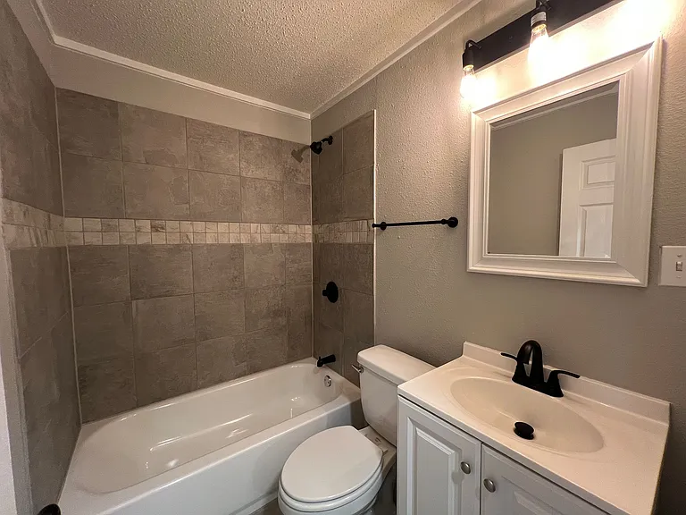 1535 Cella St — Photo 5