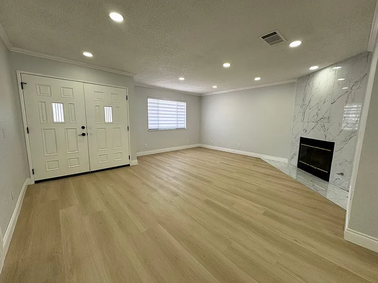 21519 Everett Dr — Photo 2