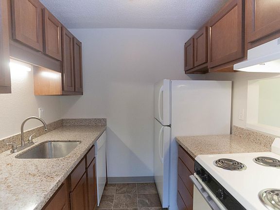 1bd/1ba Kitchen (Countertop style will vary)