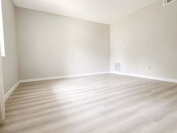 3rd image of 1498 Springleaf Cir SE