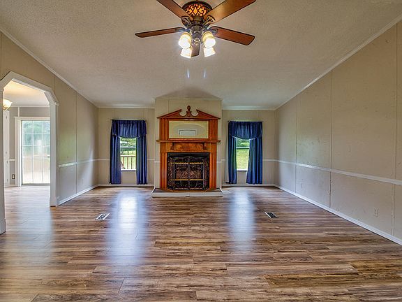 3rd image of 128 Rosewood Ln