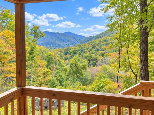340 Wayah Zooshuga Rd, Maggie Valley, NC 28751