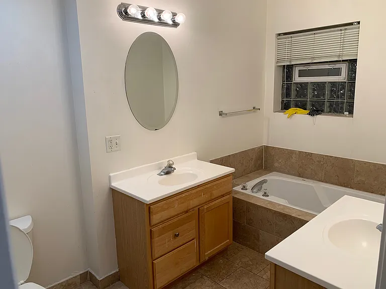 2331 W Harrison St — Photo 11