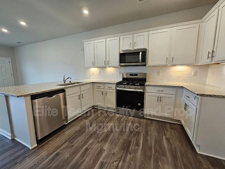 5416 Kings Ridge Dr — Photo 4