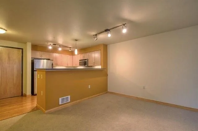 827 Hiawatha Pl #315 — Photo 5