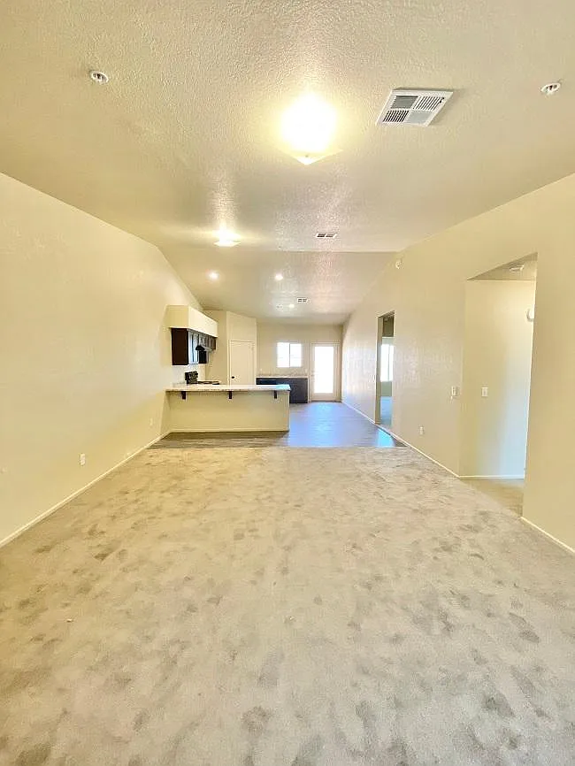 2 bed, 1250 sqft, $1,550 — Photo 3