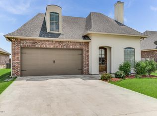110 Meadow Gate Dr, Lafayette, LA 70508
