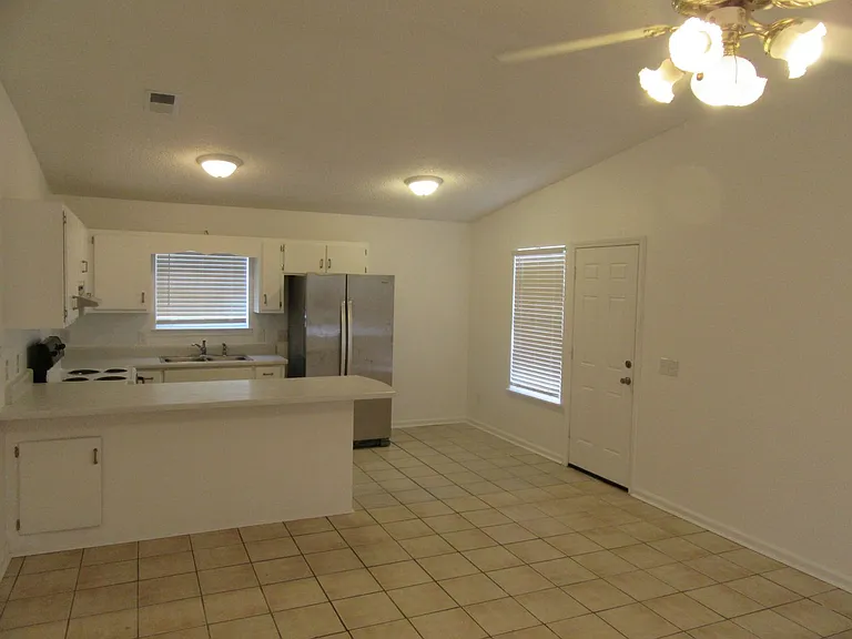 5111 Flint Ave — Photo 2