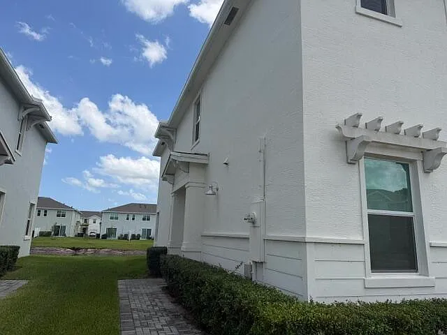 220 SE Woodbark St — Photo 2