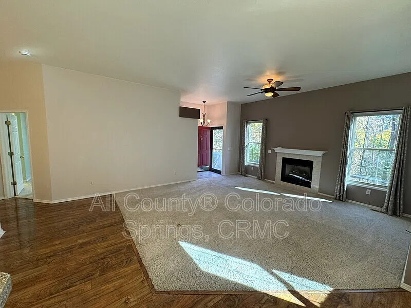 3 bed, 3.0 bath, 2404 sqft, $2,300 — Photo 3