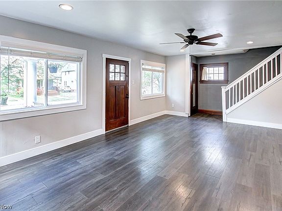 3rd image of 423 Oxford Ave