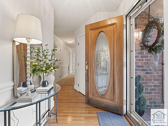 4th image of 595 Saint Johns Cir