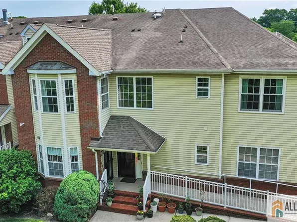 157 Forest Dr, Piscataway, NJ 08854