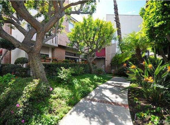 3rd image of 5215 White Oak Ave APT 4
