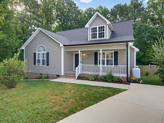2nd image of 3819 Ridgewood Dr