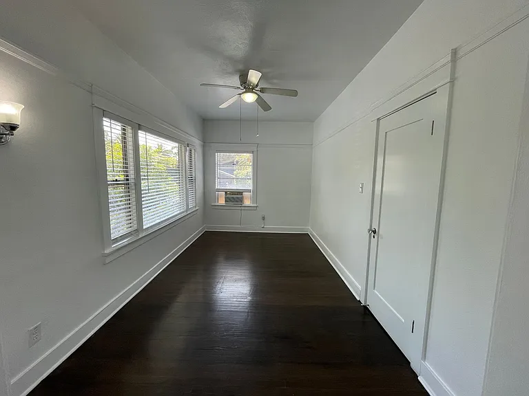 735 W 4th St — Photo 12
