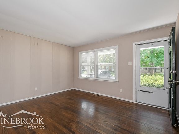 3rd image of 1427 Reale Ave