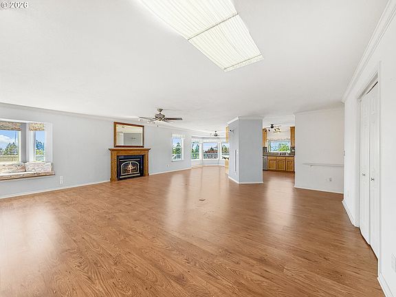 4th image of 815 Crestwood Pl