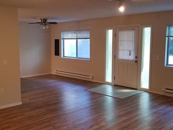 4th image of 3211 26th Ave NE Unit B