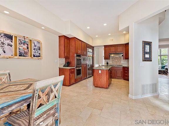 5th image of 3138 Hamburg Sq