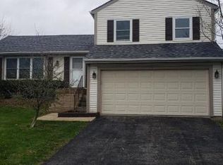 112 Canton Ln, Streamwood, IL