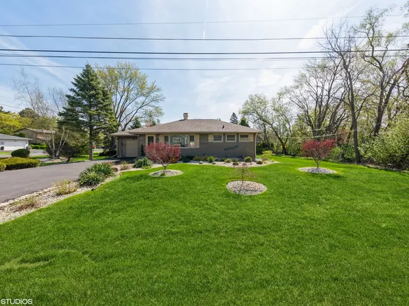 635 N Greenleaf St, Gurnee, IL 60031