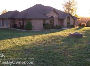 2716 W Farm Road 94, Springfield, MO 65803