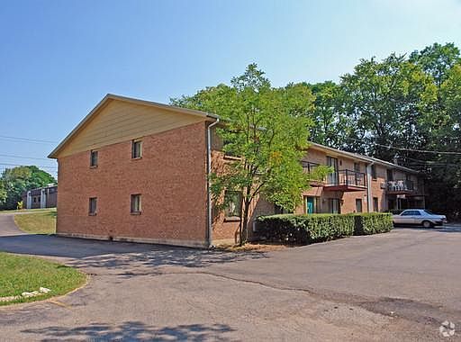1216/1220 E. Dorothy Lane