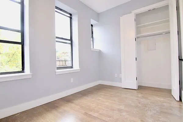 Rented by EXR | media 25