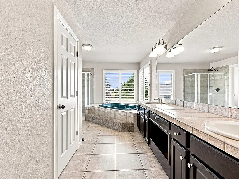 2425 Vanreen Dr — Photo 28