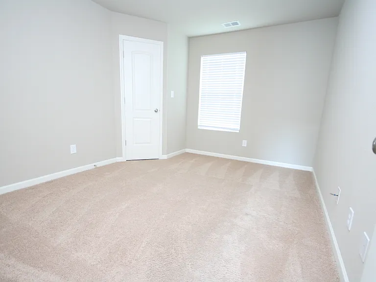 225 Bermuda Lakes Dr — Photo 11