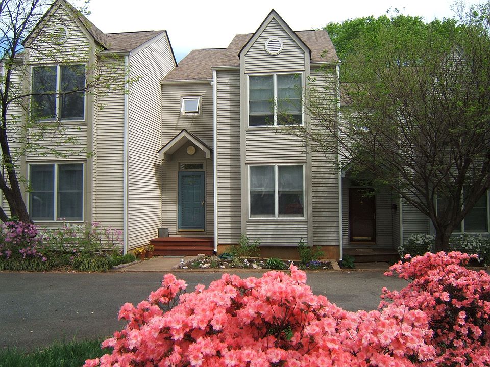 Spacious Townhome!