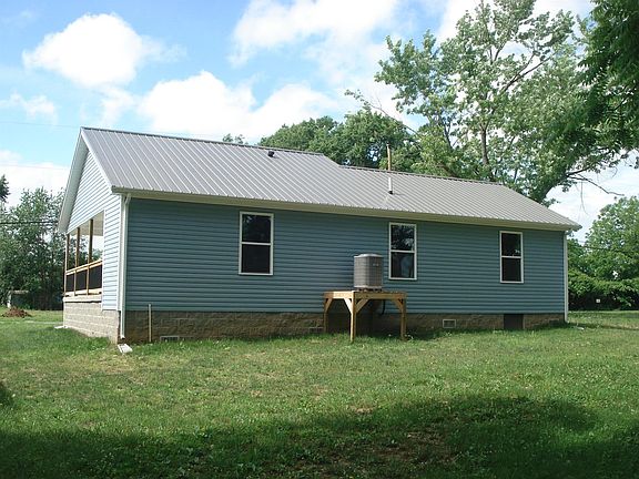 3rd image of 206 W Mill St