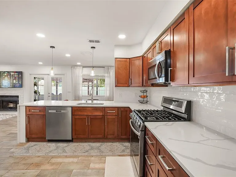 1328 Landry Cir — Photo 10