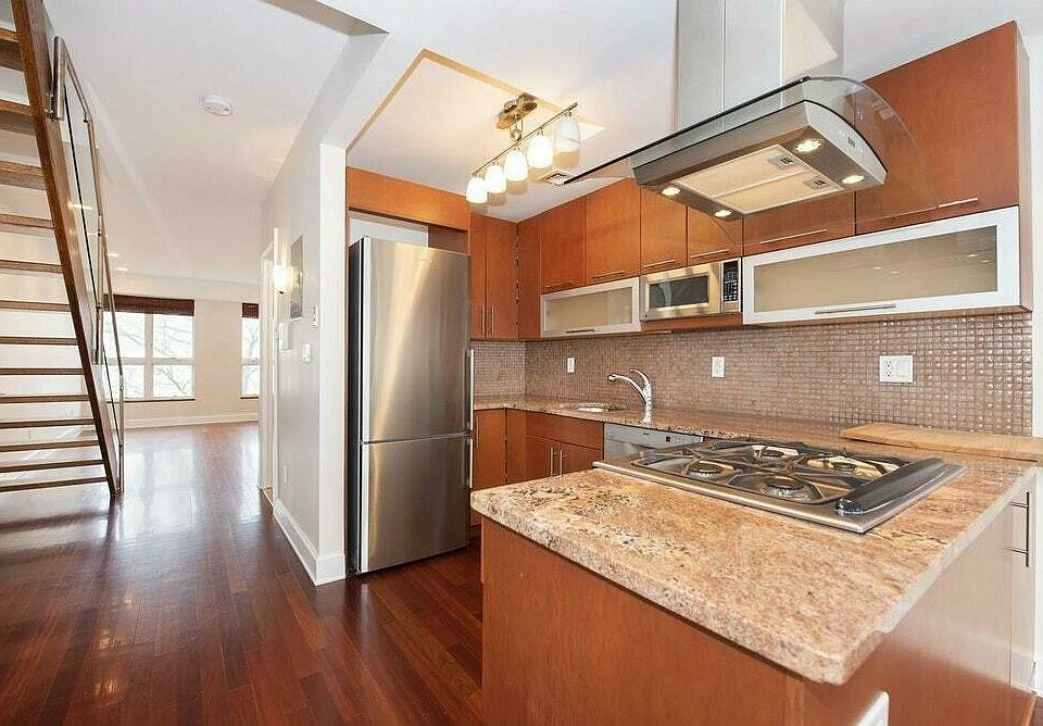 1st image of 3112A Emmons Ave #2L