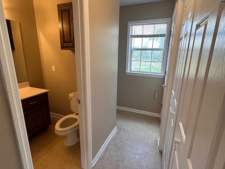 900 Country Club Rd — Photo 6