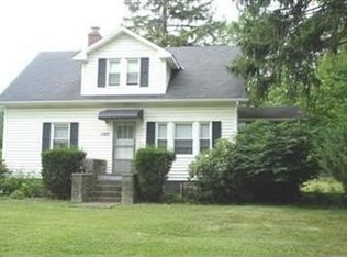 1105 Bell Rd, Chagrin Falls, OH 44022