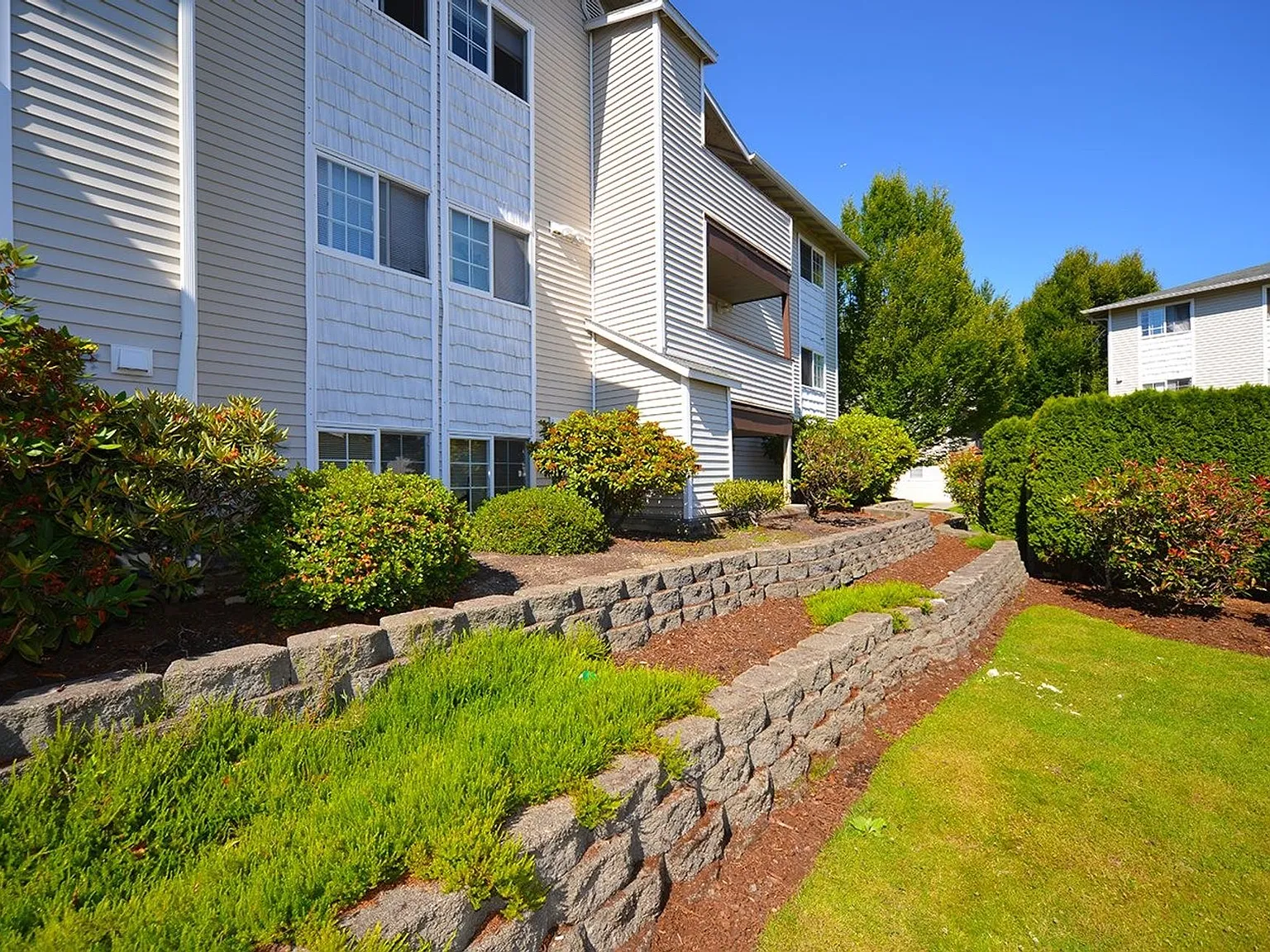Woodfield Apartments — Photo 2