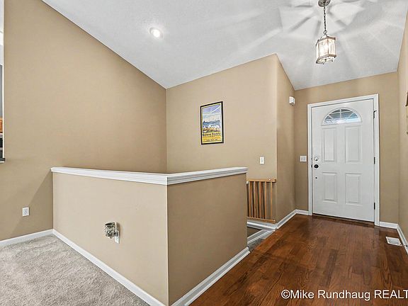 3rd image of 2060 Glenn Canyon Dr SE