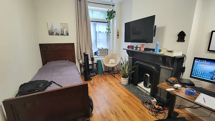 Rented by New York Dwellings LLC | media 35