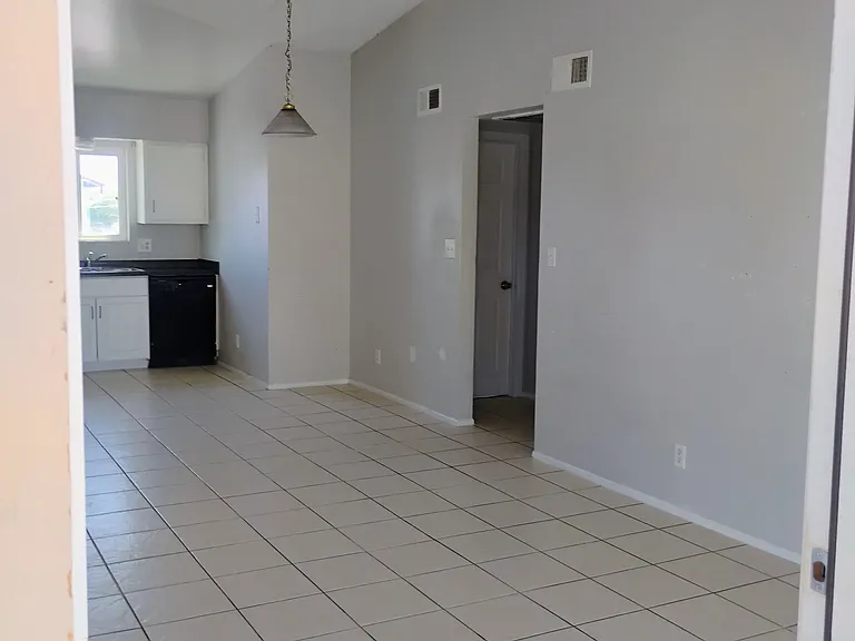 1710 E 5th Ave #202 — Photo 2