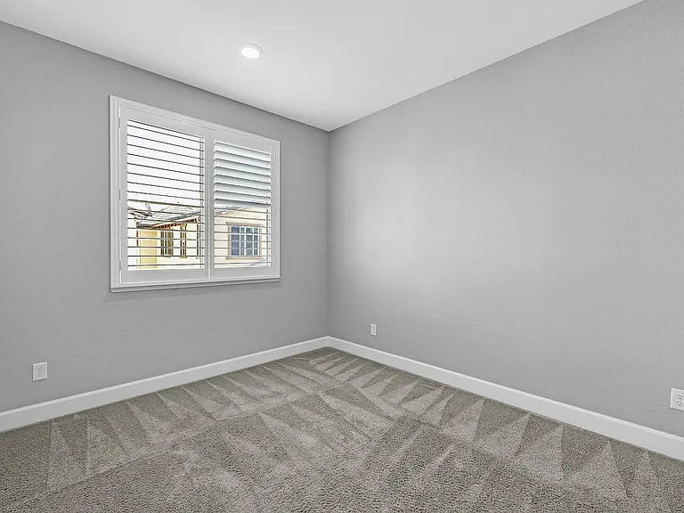210 Stratus Cmn — Photo 20