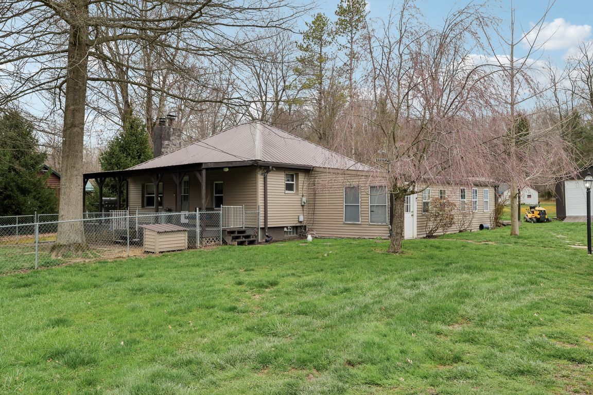 Maple Ln-1704-001